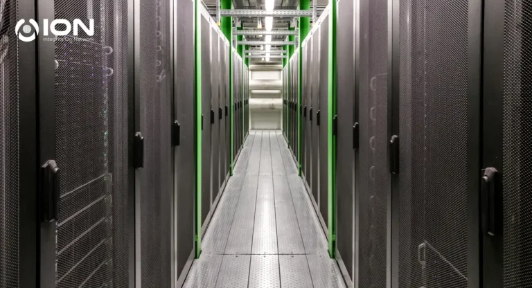 Colocation Server Adalah: Jenis, Manfaat, Kelebihan dan Kekurangan