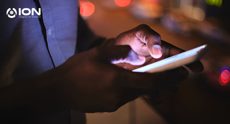 Apakah Social Spy WhatsApp Berbahaya? Begini Penjelasannya